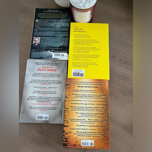 Thriller Booktok Bundle - Picture 2 of 3